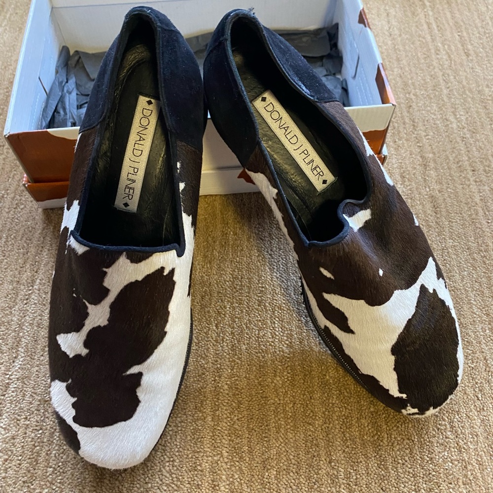 Donald J. Pliner black and white slip on shoes. Size 10.